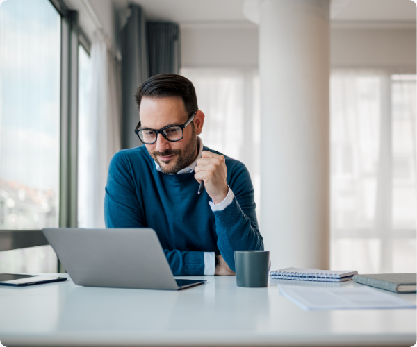 Man at computer 600 x 500 background #f5f6fa